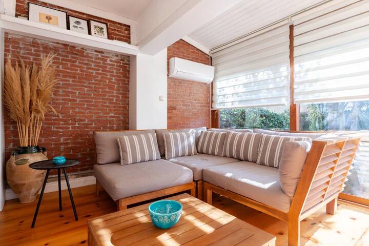 Charming 3Bed Villa Private Garden & Terrace! #381 gallery image 5