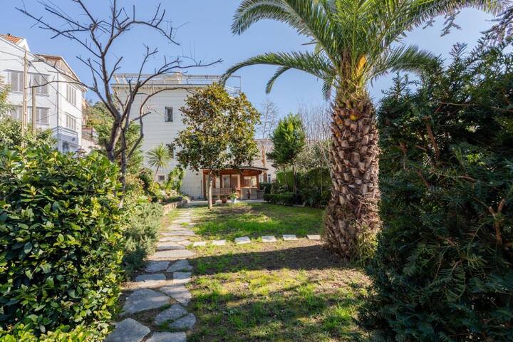 Charming 3Bed Villa Private Garden & Terrace! #381 gallery image 2