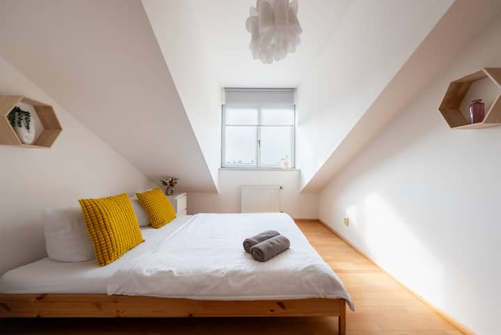 En el dormitorio encontrarás una cómoda cama doble.