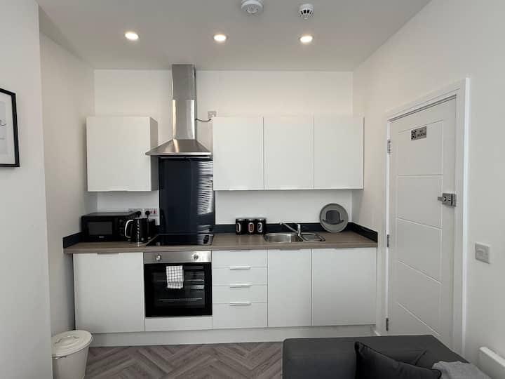 6 Bedroom Cardiff City Centre Townhouse New! - Cardiff