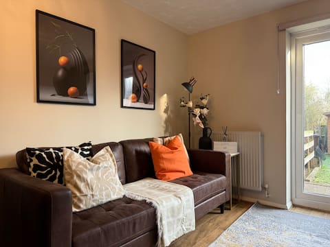 Top Airbnb: Beautifully renovated 2bed home + free parking in Swanscombe And Greenhithe