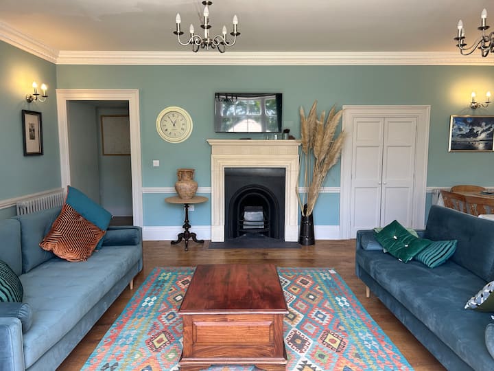 Spacious Ground Floor Apartment Near Beaumaris. - Beaumaris