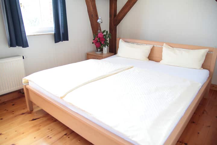 Schlafzimmer 1