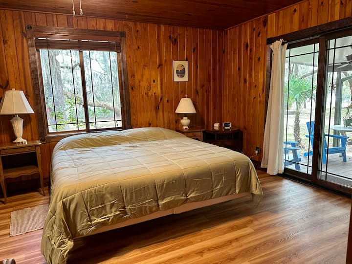 חדר שינה מס' 1 - מיטת קינג ומיטת יחיד - ל-3 אנשים