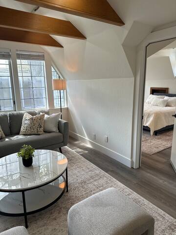 Palo Alto Gem Near Stanford gallery image 2