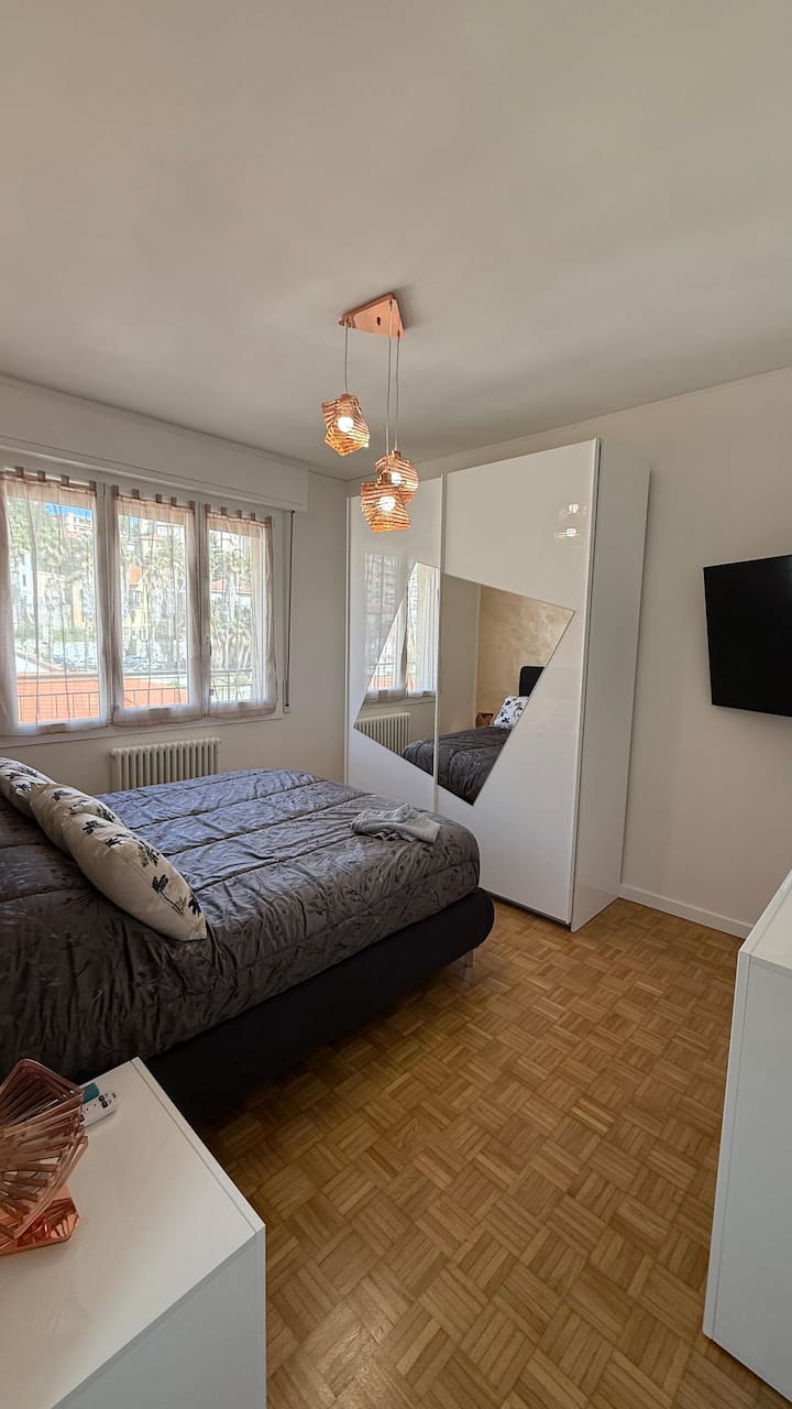 premještamo se u drugu sobu u stanu i ovdje ništa ne nedostaje