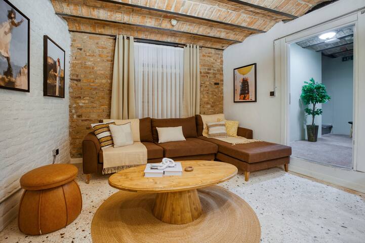 Private Villa, 4 Floors, 5 Rooms, 5 Bathrooms, 7AC gallery image 2