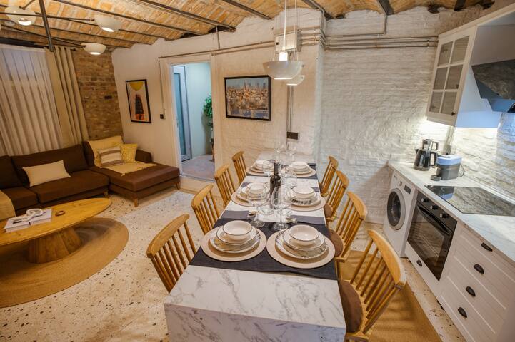 Private Villa, 4 Floors, 5 Rooms, 5 Bathrooms, 7AC gallery image 5