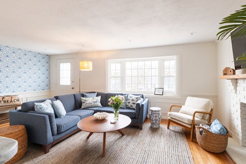 Top performing Airbnb: Walkable to Downtown Chatham Home with Bikes in Chatham