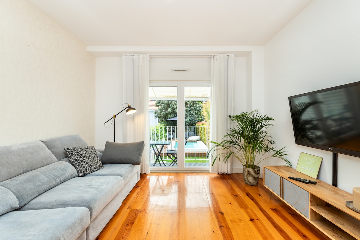 Imóvel de sucesso: Elegant T1+1 with Private Pool em Campolide