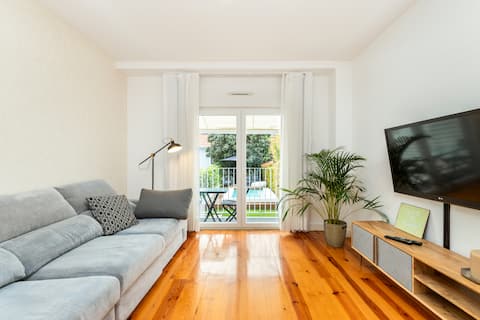 Imóvel de sucesso: Elegant T1+1 with Private Pool em Campolide