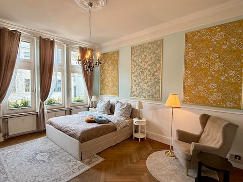 Luxury 5BR City Villa | Chic & Spacious | Families