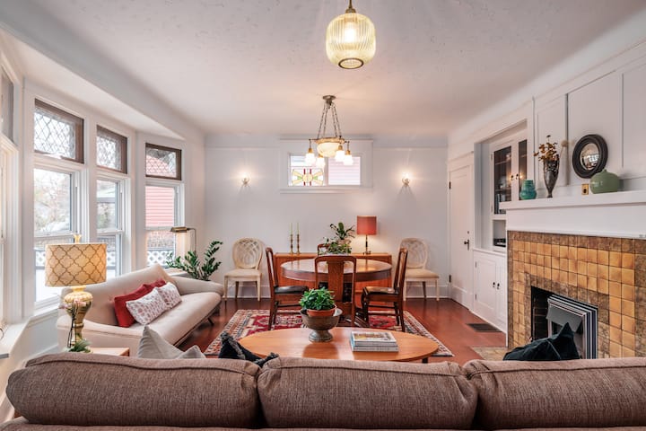 Cute & Cozy Heritage Home - Kelowna