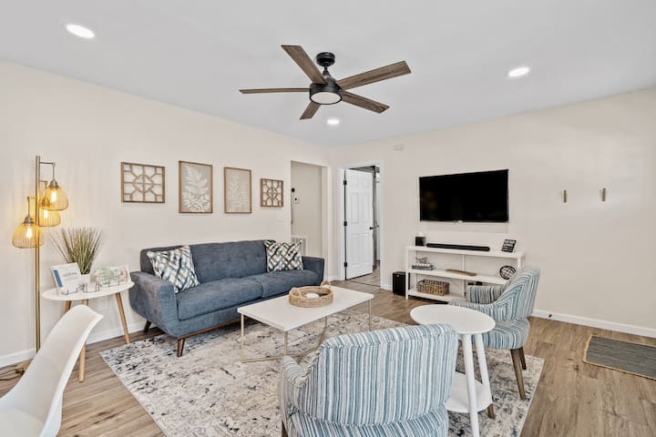 Cozy 2-bedroom Retreat, Sleeps 6, Luxe Shower - Greenville, SC