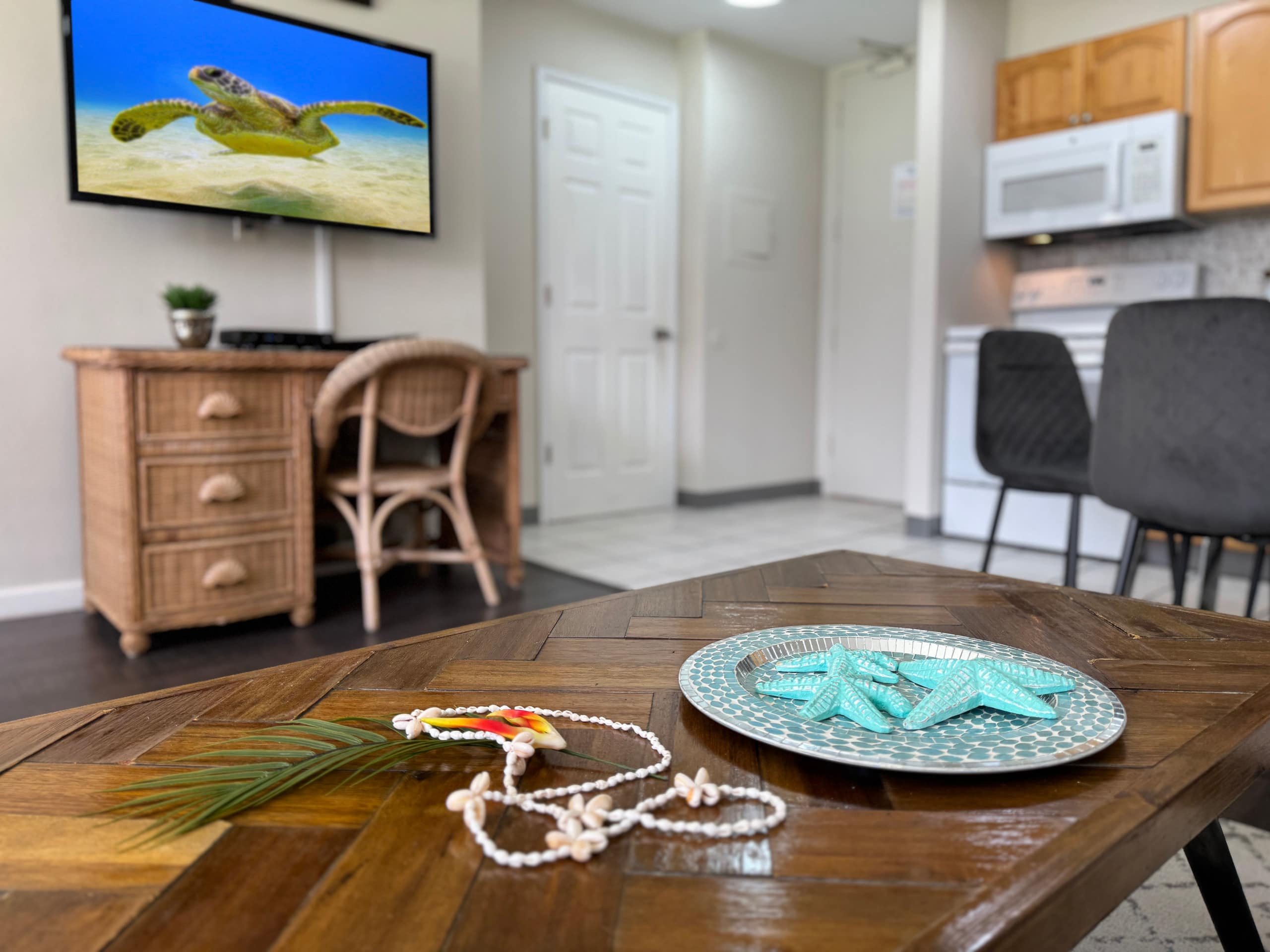 Condo in Honolulu · ★4.91 · 1 bedroom · 3 beds · 1 private bath - Image 8