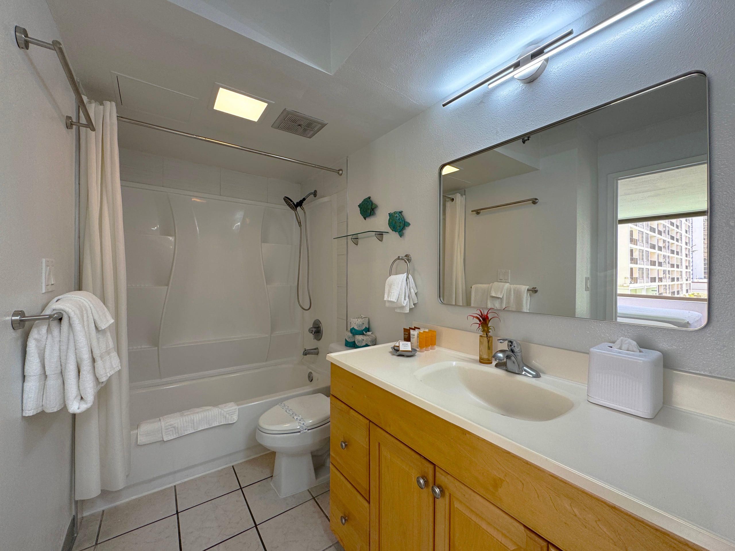 Condo in Honolulu · ★4.91 · 1 bedroom · 3 beds · 1 private bath - Image 25