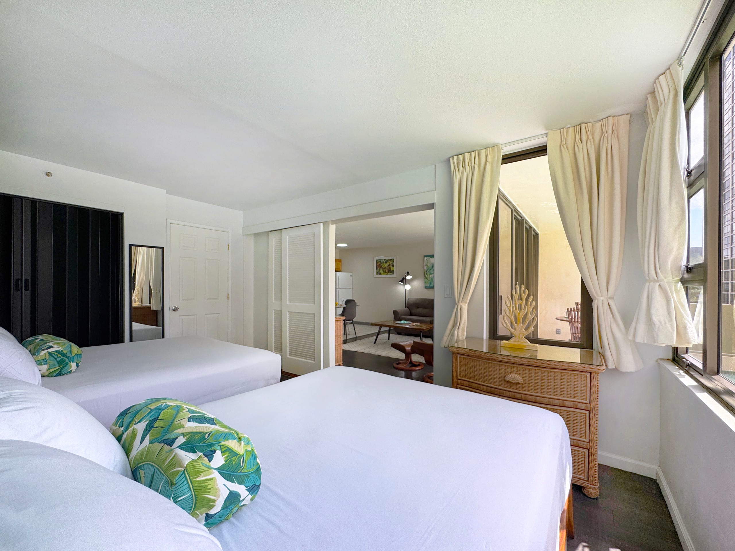 Condo in Honolulu · ★4.91 · 1 bedroom · 3 beds · 1 private bath - Image 21