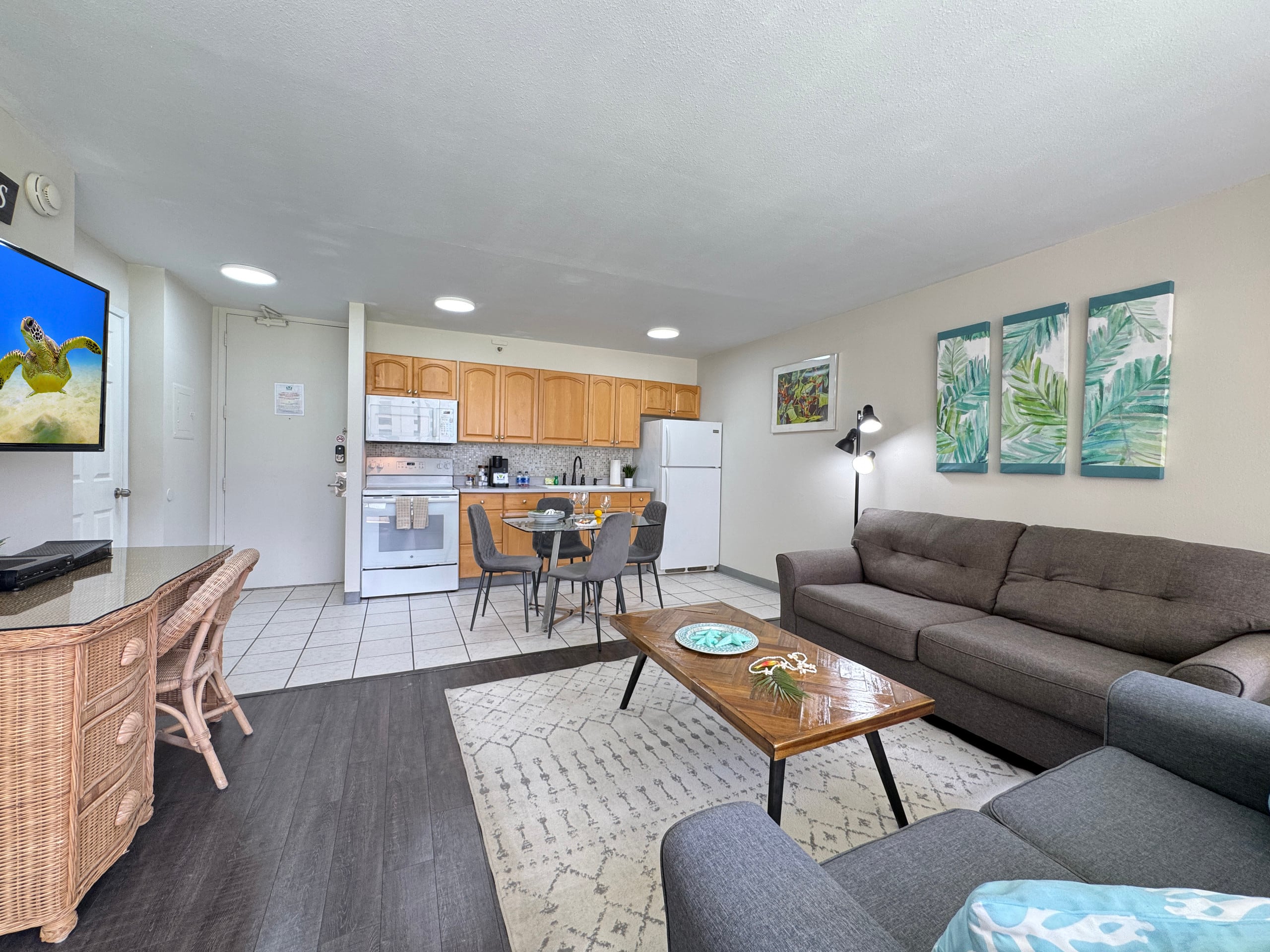 Condo in Honolulu · ★4.91 · 1 bedroom · 3 beds · 1 private bath - Image 4