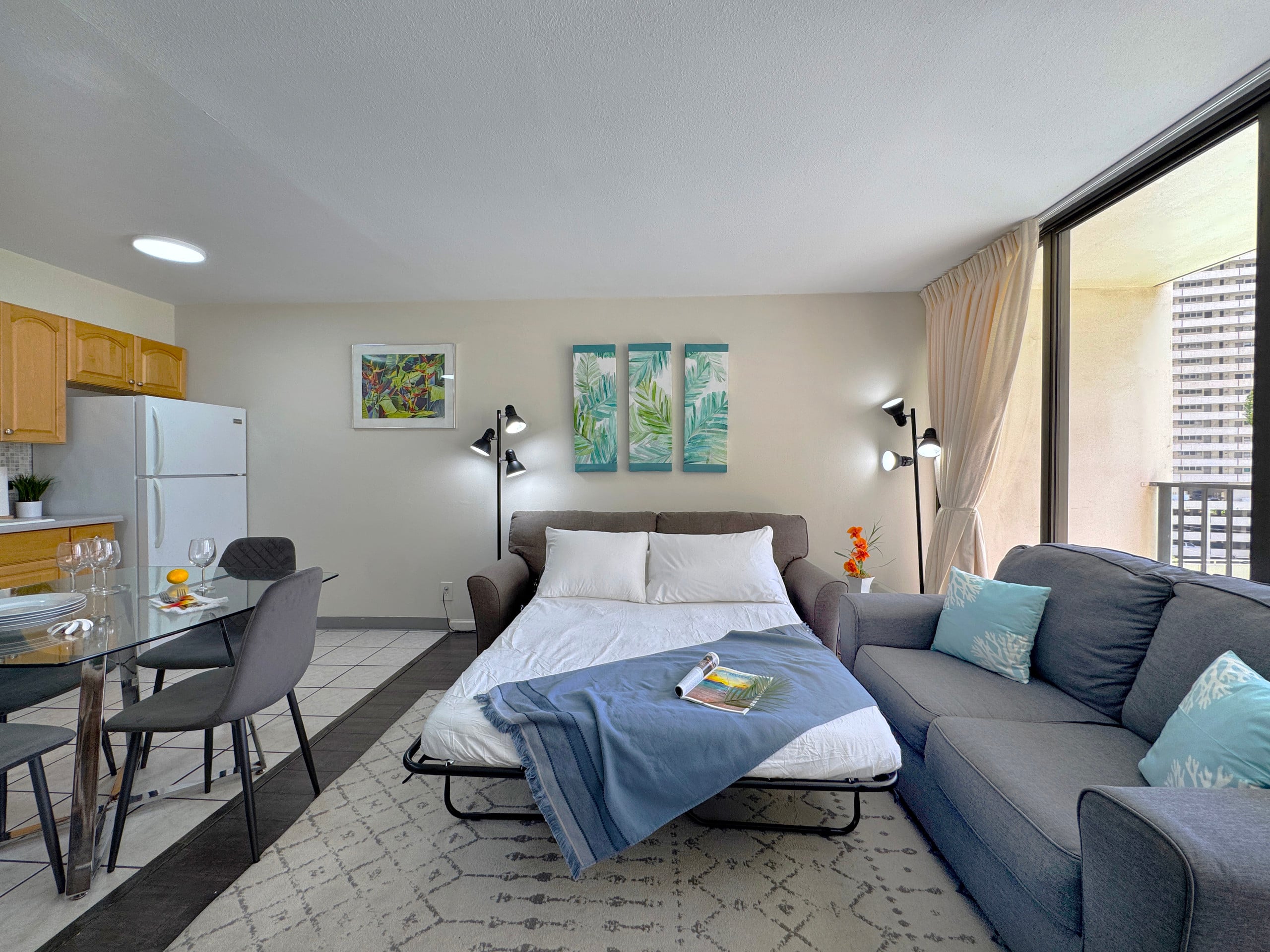 Condo in Honolulu · ★4.91 · 1 bedroom · 3 beds · 1 private bath - Image 3