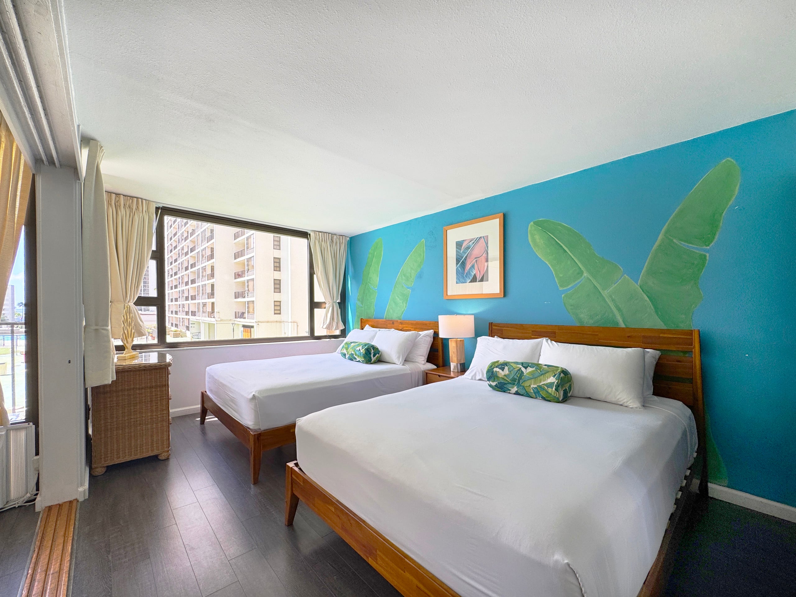 Condo in Honolulu · ★4.91 · 1 bedroom · 3 beds · 1 private bath - Image 18
