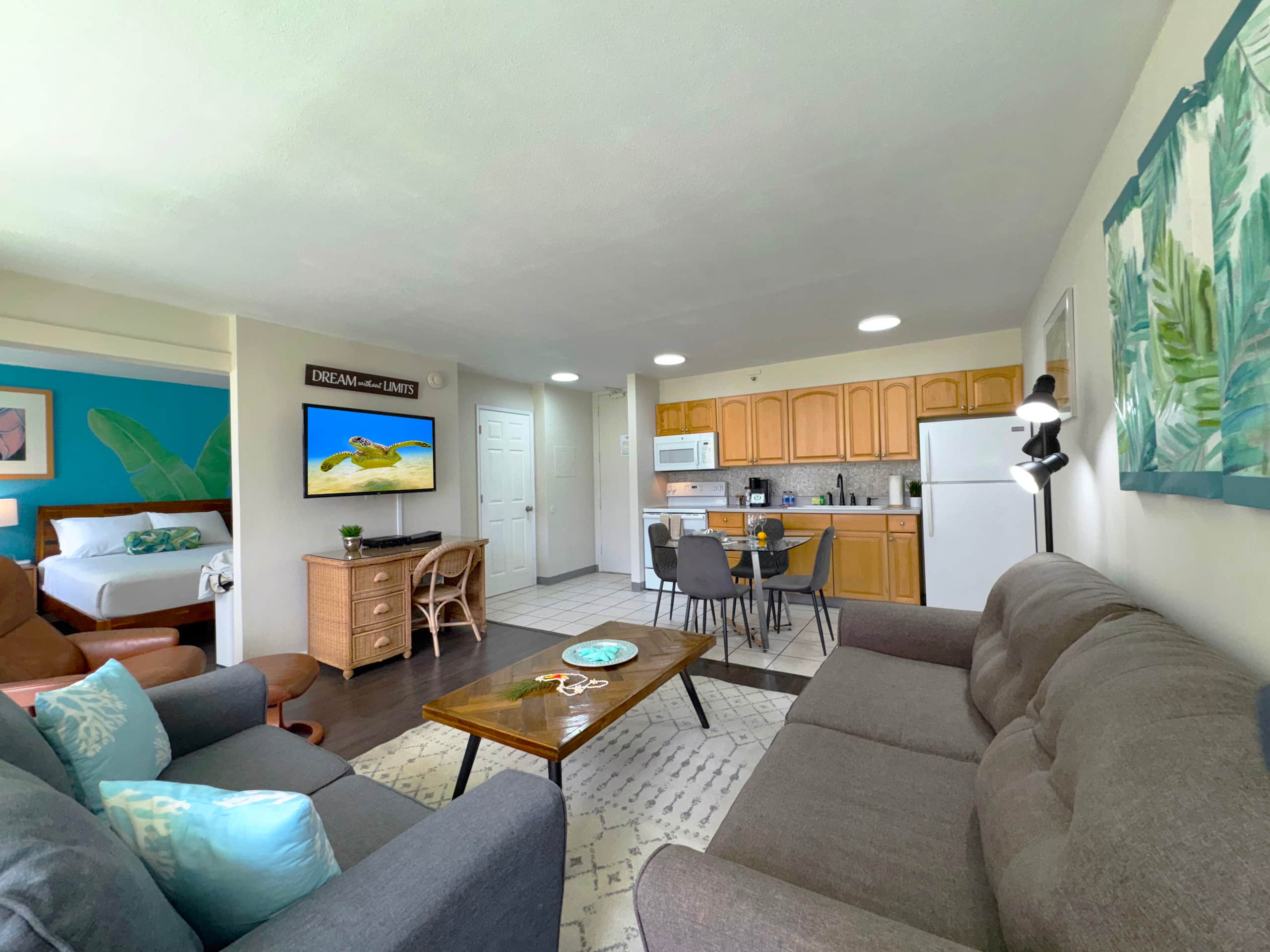 Condo in Honolulu · ★4.91 · 1 bedroom · 3 beds · 1 private bath - Image 5