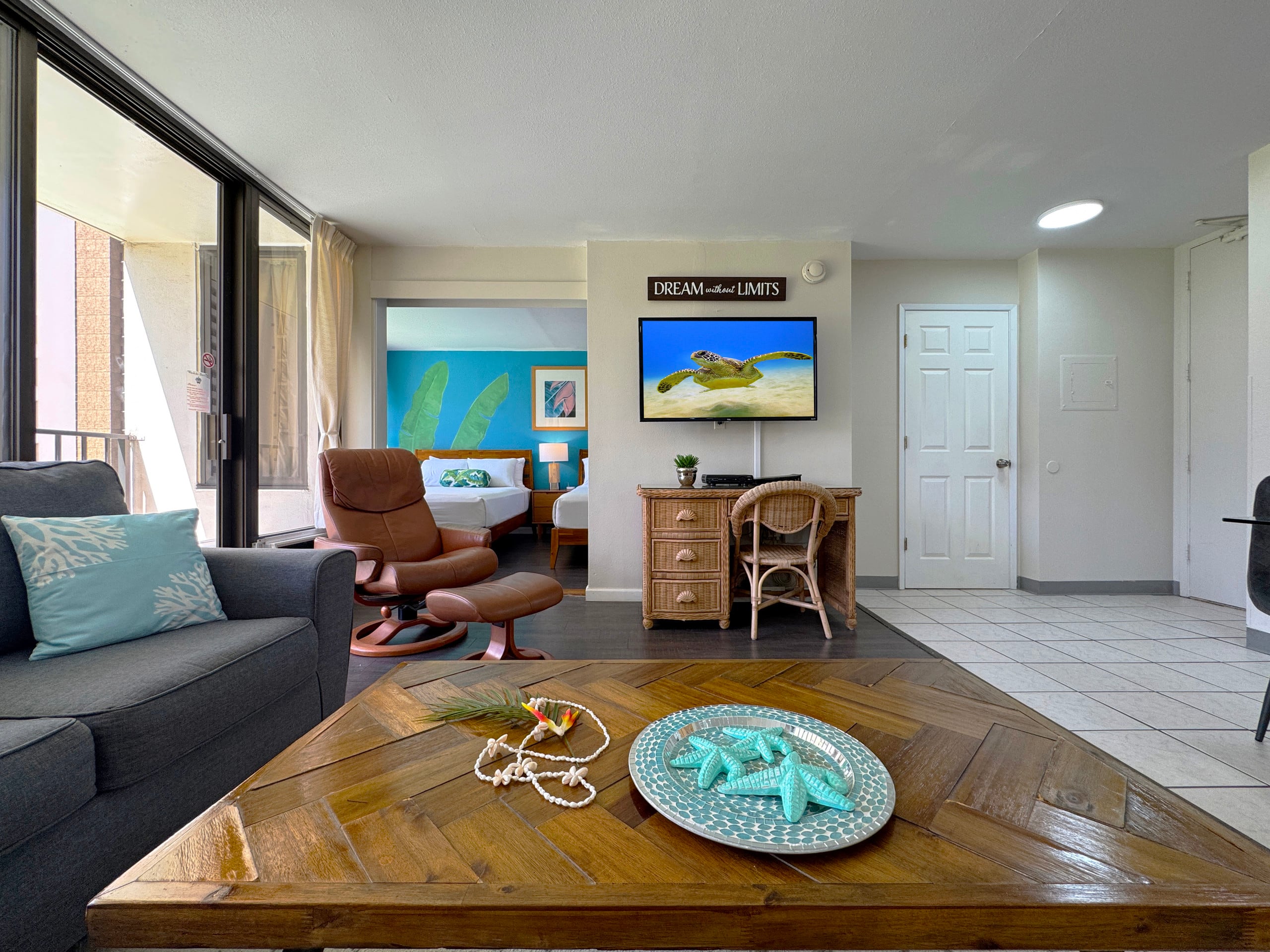 Condo in Honolulu · ★4.91 · 1 bedroom · 3 beds · 1 private bath - Image 10