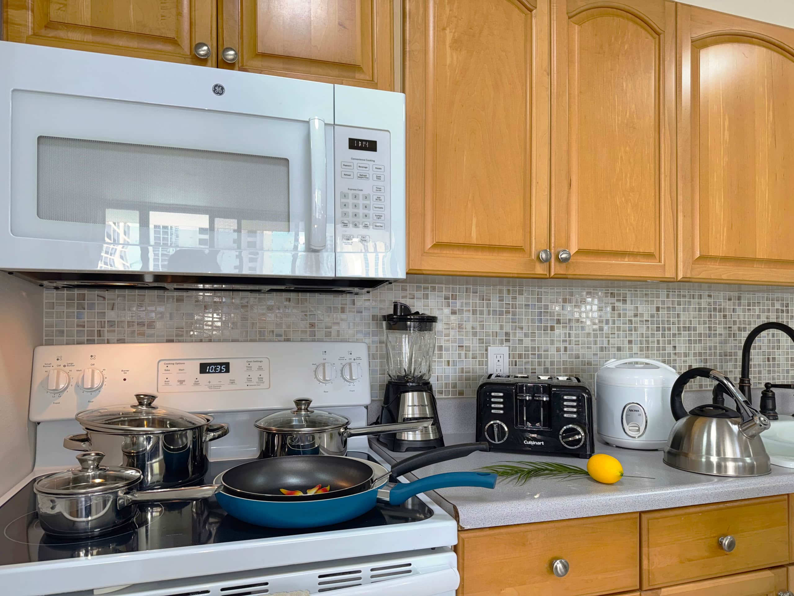 Condo in Honolulu · ★4.91 · 1 bedroom · 3 beds · 1 private bath - Image 14
