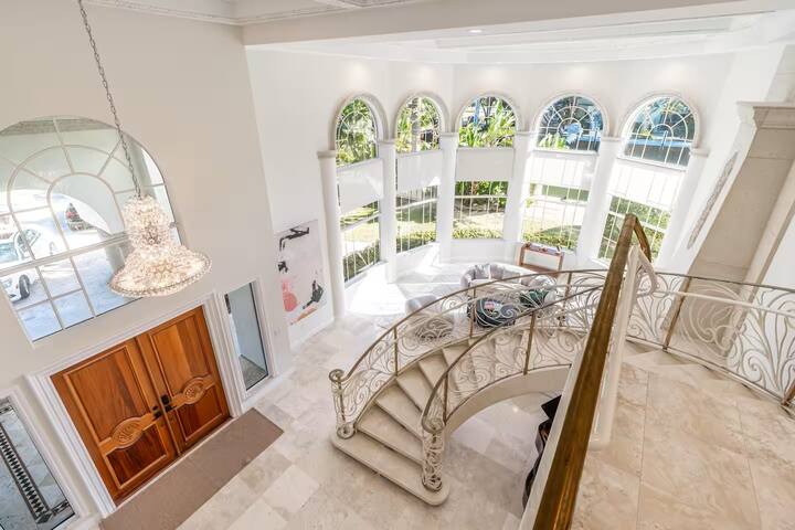 Las Olas OASIS Waterfront 5 Bedrooms gallery image 2