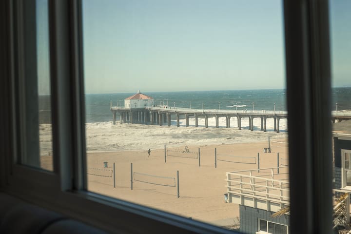 Beachfront Retreat | Luxe Views w/ Parking gallery image 4