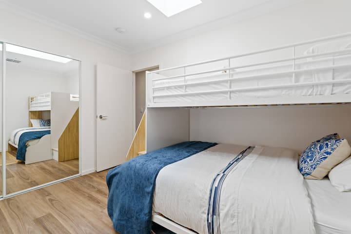 Chambre 3 - lit double en dessous, simple au-dessus