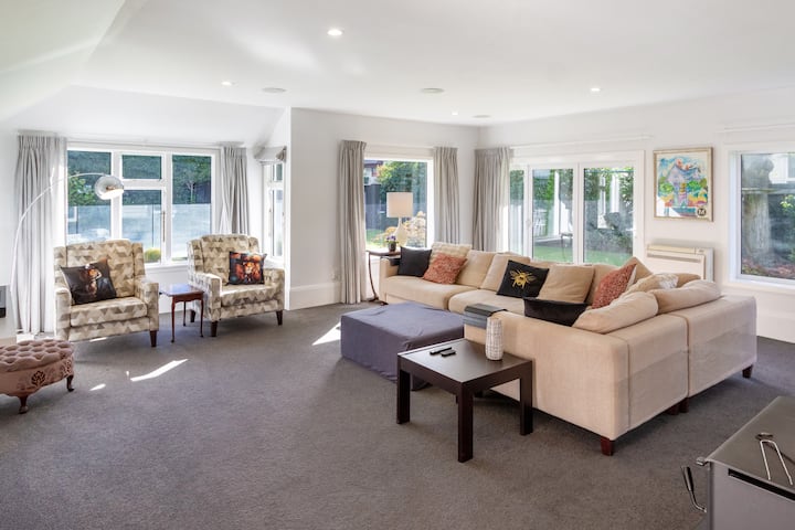 Grand 5br Villa In Fendalton - Walk To Hagley Park - Christchurch