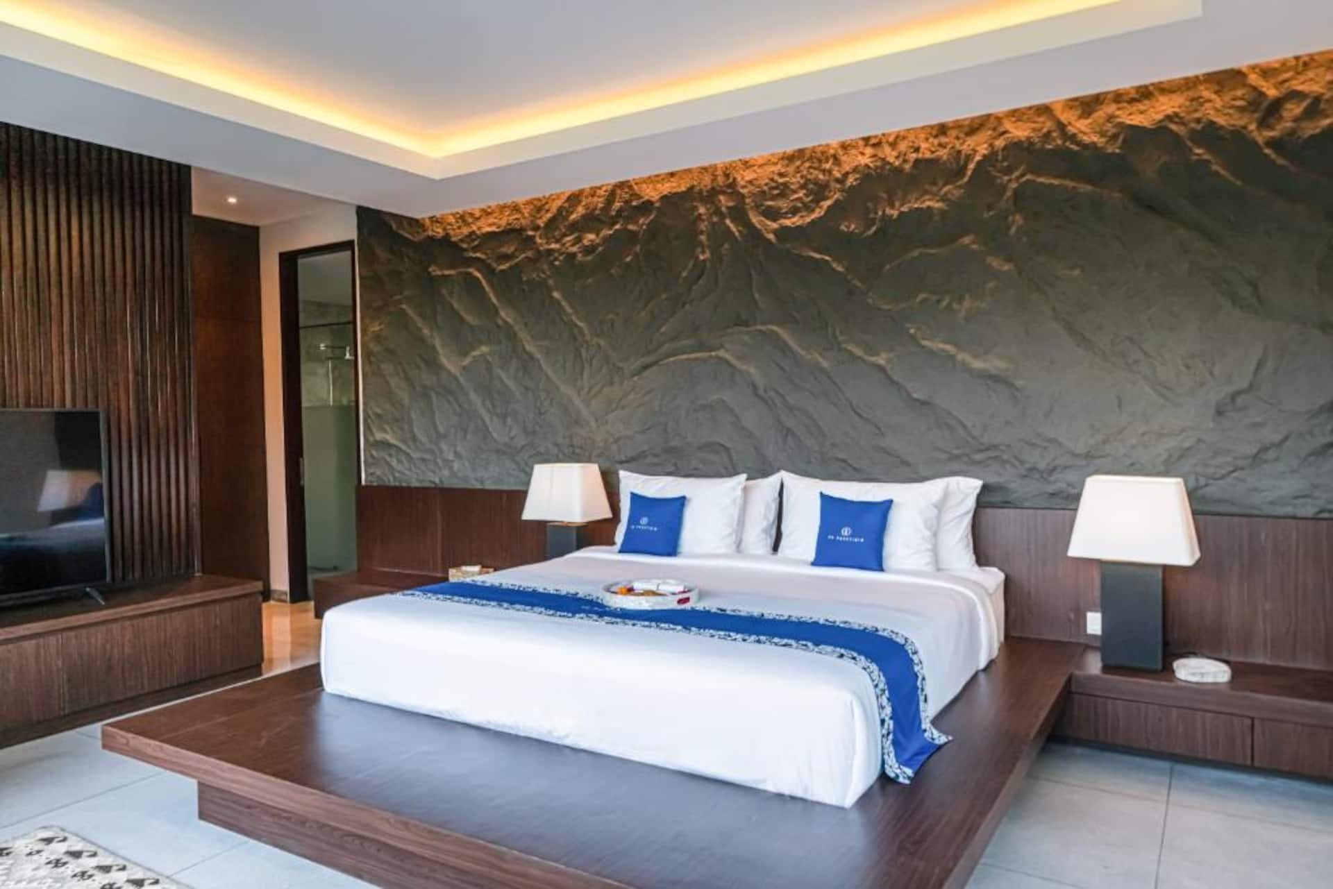 Grand Poolside Estate 6 Bedroom Private Villa in Bali 3