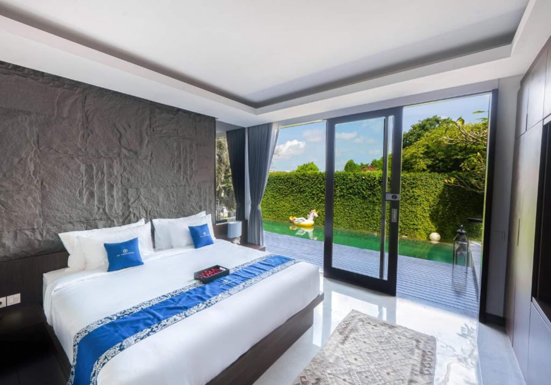 Grand Poolside Estate 6 Bedroom Private Villa in Bali 2