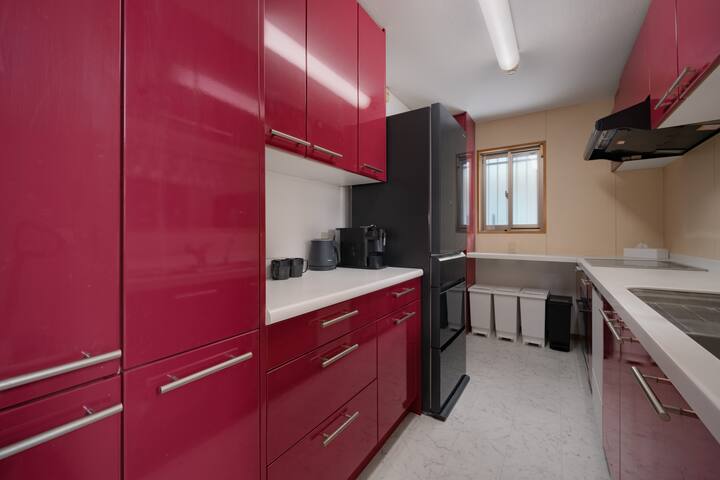 Mita Hillside Villa | 4Br 3.5Ba gallery image 3