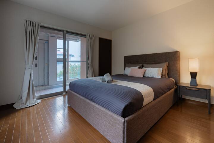 Mita Hillside Villa | 4Br 3.5Ba gallery image 5