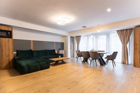 Family Retreat 2 BR with Balcony & Mountain View