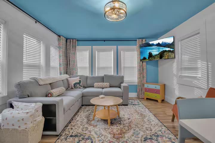 Restored 4 Bedroom Allentown Home Near Everything - Crystal Beach