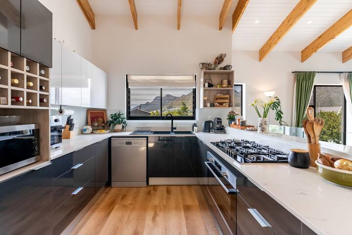 Cape Town House | Pool & Mountain Views, Sleeps 6 gallery image 3