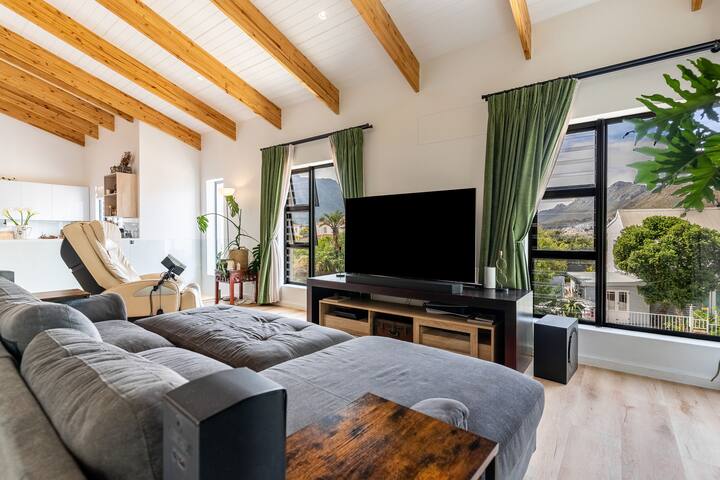 Cape Town House | Pool & Mountain Views, Sleeps 6 gallery image 2