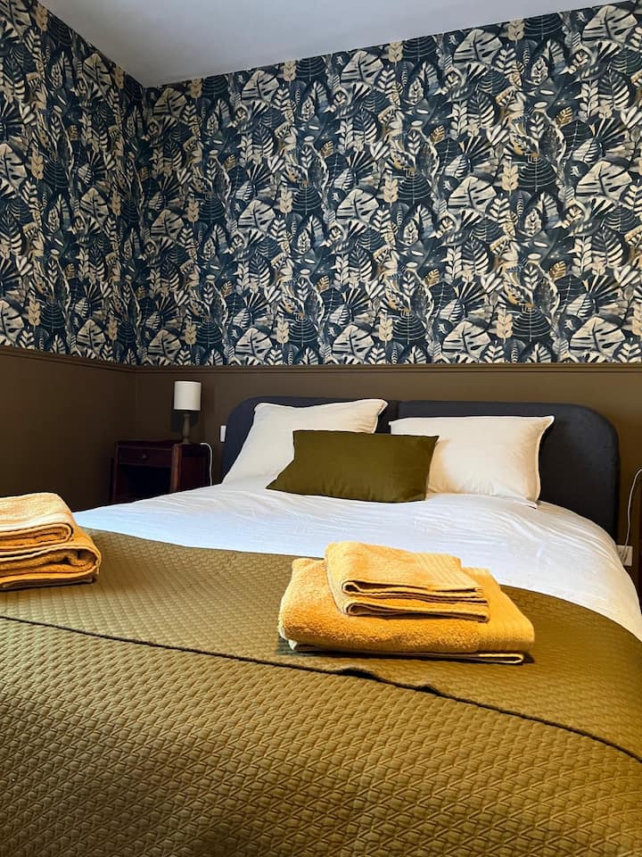 spálňa 3 s výhľadom do záhrady
okno s dvojitým zasklením, klimatizácia, stropný ventilátor