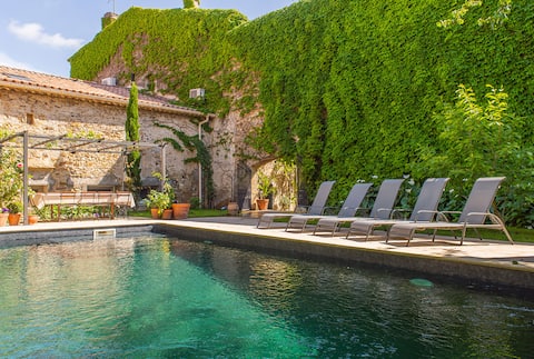 Between the sea and the mountains