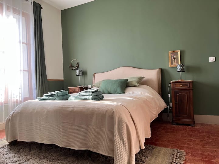 spálňa 6 na dedinskej strane
okno s dvojitým zasklením, klimatizácia a stropný ventilátor