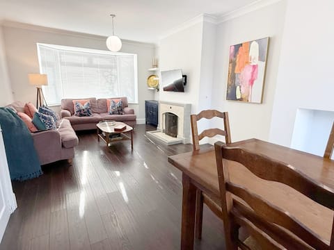 The Family Holiday in Chester, Parking and Garden