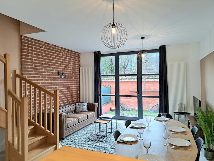 ÉLégante Maison Rénovée 3 Chambres, Parking Privé - Roubaix