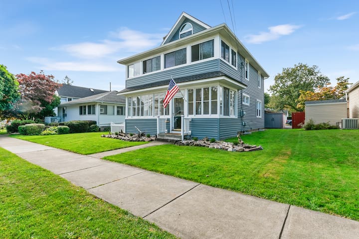 New Listing Discount! 3BR/2BA-Sleeps 6 w/Game Room