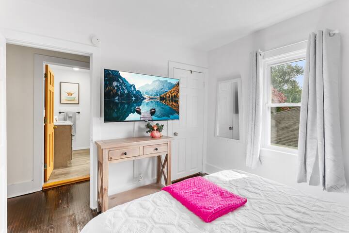 New Listing Discount! 3BR/2BA-Sleeps 6 w/Game Room gallery image 4