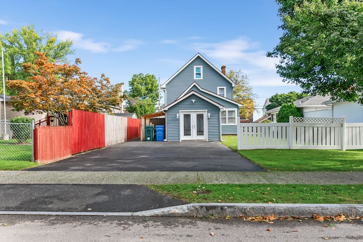 New Listing Discount! 3BR/2BA-Sleeps 6 w/Game Room gallery image 2