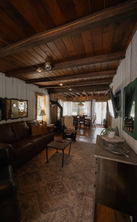 Popular Airbnb listing: The Coquelicot Lakefront Chalet Spa & Sauna in Chertsey