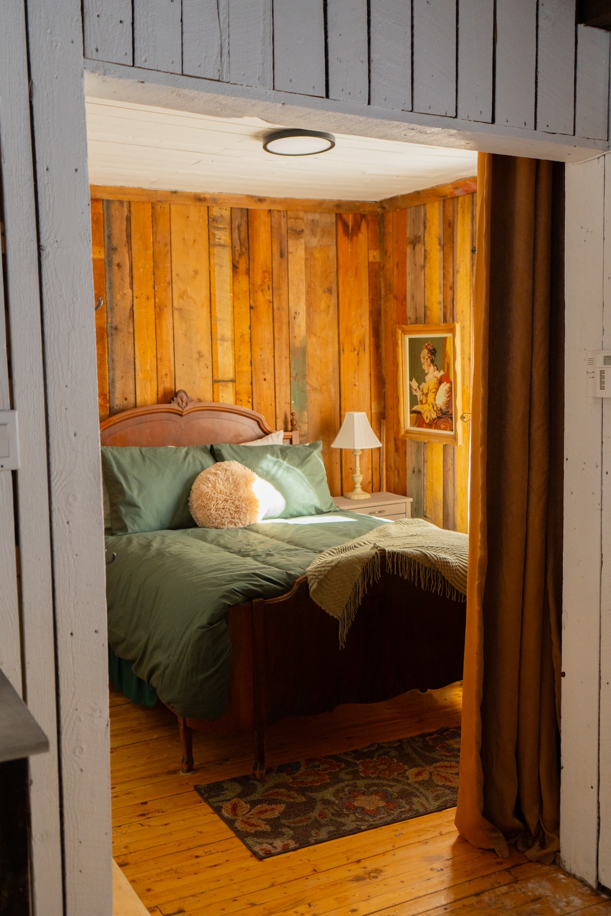 ▫️Planta principal. 
▫️Semiprivado.  
Las cortinas opacas del ▫️piso al techo se pueden cerrar para garantizar la mayor privacidad posible. 