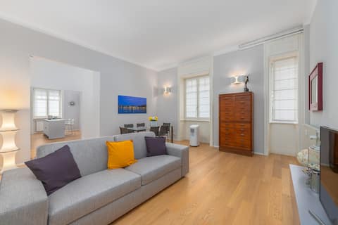 Popular Airbnb listing: Como LAKE apartment - Duomo and City Center in Como